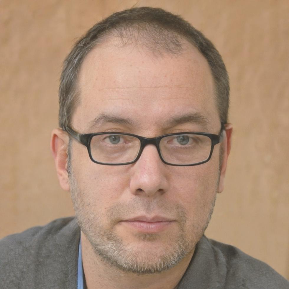 Tobias Langenfeld bei der Finanzanalyse